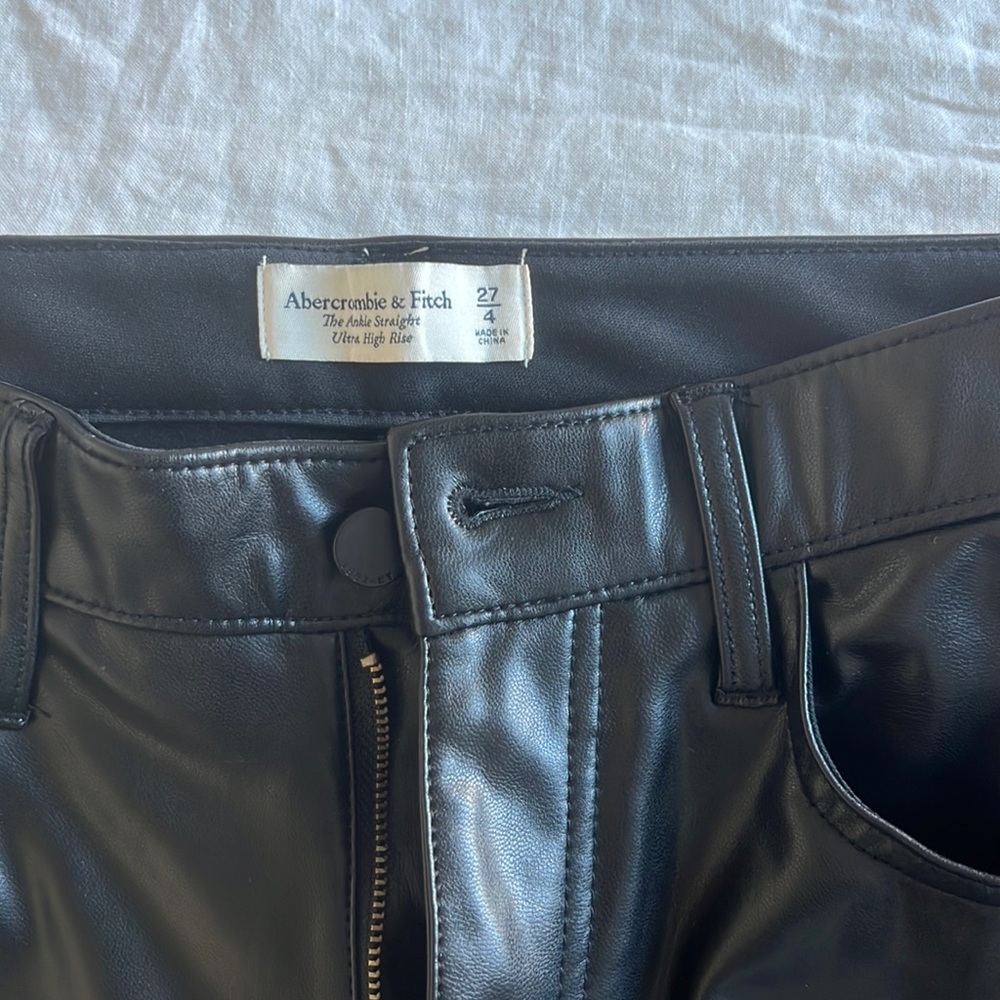 Abercrombie vegan leather the ankle straight ultra high rise - size 27/4